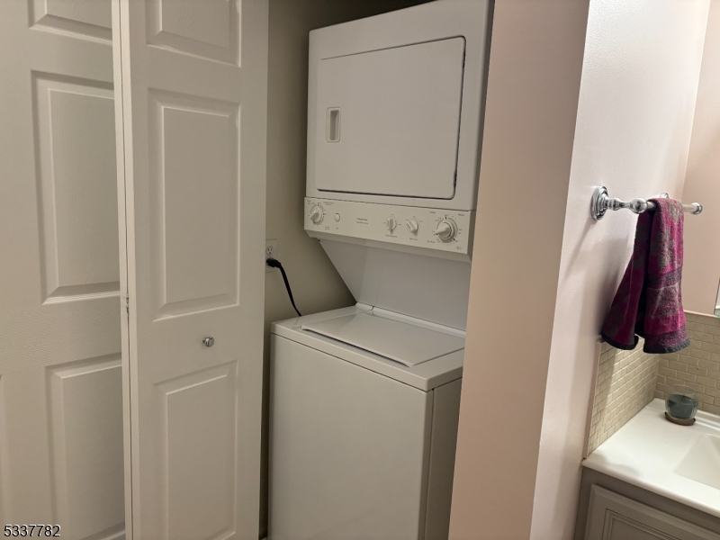 Rockaway Twp., New Jersey 07866, United States, 1 Bedroom Bedrooms, ,1 BathroomBathrooms,Residential,Pending,5113