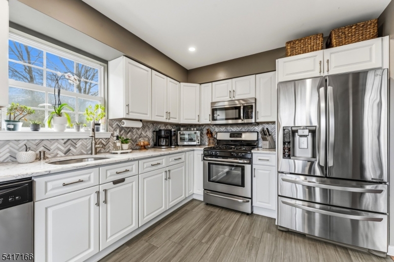 Crestmont Manor - Residential