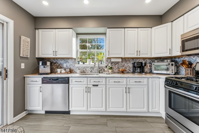 Crestmont Manor - Residential