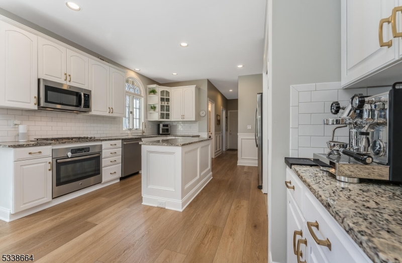 Bethlehem Twp., New Jersey 08802, United States, 4 Bedrooms Bedrooms, ,3 BathroomsBathrooms,Residential,Pending,83727