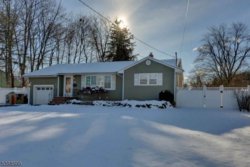 POMPTON PLAINS - Residential