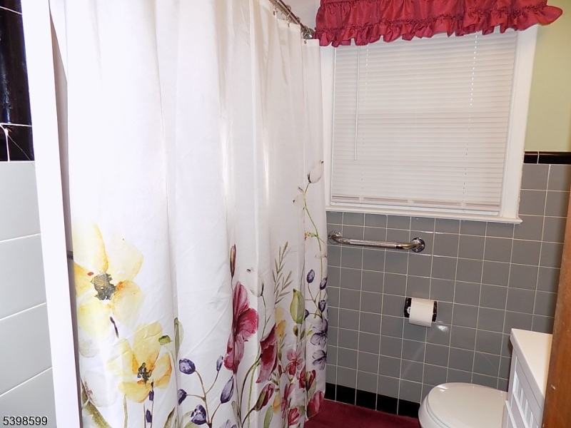 POMPTON PLAINS - Residential