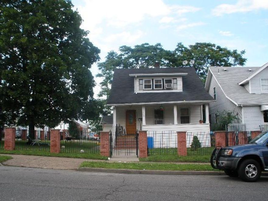 Prime retail or office space on Lakeview Ave in Clifton! This versatile 650 sq ft open-floor-plan unit features excellent visibility, strong foot and car traffic, and a private bathroom. Perfect for a variety of businesses looking for a high-exposure location.