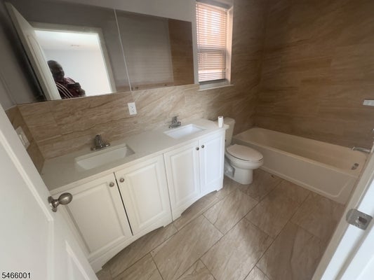 201 SCHUYLER AVE FL 2, NEWARK, NJ 07112 - Image ba0468eeff96a9d2e12dc6249b296a52/3159227286