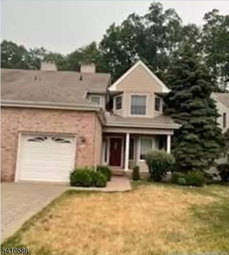 Spacious 3 Bedroom, 2.1 Bath townhouse, quality construction, all hardwood floors throughout, gleaming granite countertops, ceramic tile, cherry cabinetry, Master Bath w/Jacuzzi tub, gas fireplace and much more. End Unit located in cul-de-sac, backing up to woods w/privacy, excellent school system, close to parks with town swimming pool, shopping and N.Y.C. transportation, very elegant Colonial Townhome with beautiful backyard, Must See!