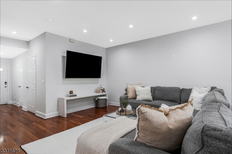 Rose Arbor - Residential