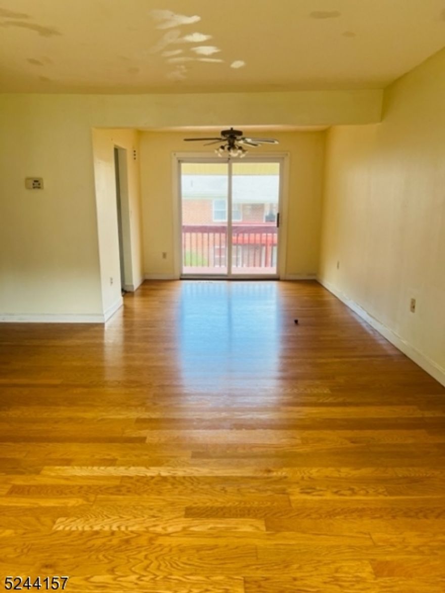 Nice Well Kept 1 Bedroom Apartment In Desirable Fox Hill! Hardwood Floors,  Nice Deck, Separate Dining Area & Much More!!! Heat  Included In Rent!!! Great Location For The Everyday Commuter ... Must See!!! Great Rental!!!  Several units available