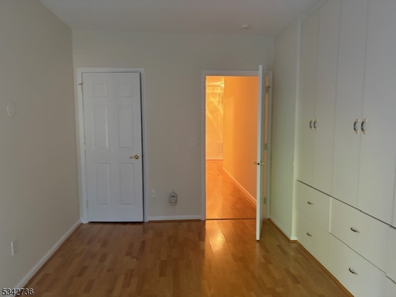 Rockaway Twp., New Jersey 07866, United States, 2 Bedrooms Bedrooms, ,2 BathroomsBathrooms,Residential,Active,84792
