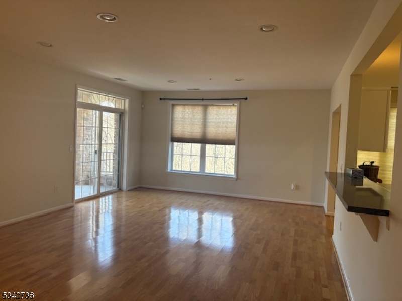 Rockaway Twp., New Jersey 07866, United States, 2 Bedrooms Bedrooms, ,2 BathroomsBathrooms,Residential,Active,84792