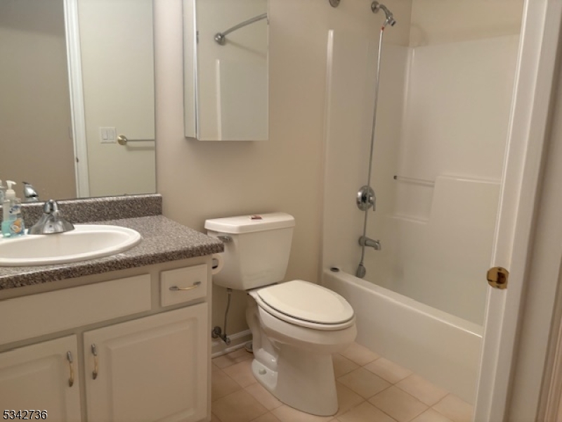 Rockaway Twp., New Jersey 07866, United States, 2 Bedrooms Bedrooms, ,2 BathroomsBathrooms,Residential,Active,84792