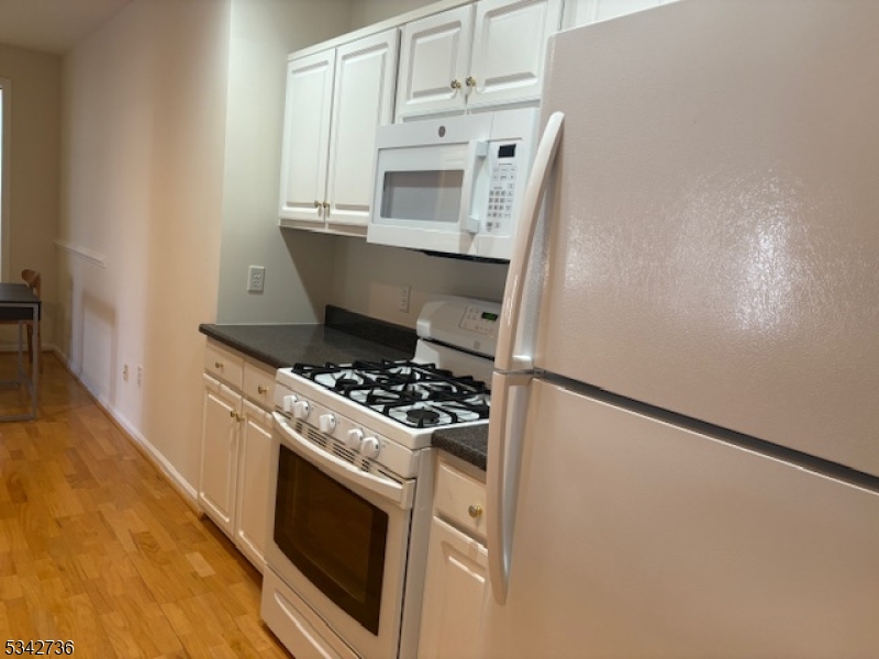 Rockaway Twp., New Jersey 07866, United States, 2 Bedrooms Bedrooms, ,2 BathroomsBathrooms,Residential,Active,84792