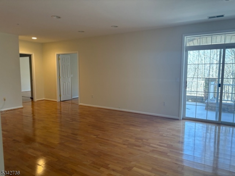 Rockaway Twp., New Jersey 07866, United States, 2 Bedrooms Bedrooms, ,2 BathroomsBathrooms,Residential,Active,84792
