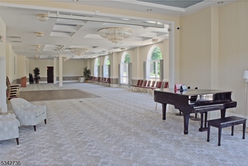 Rockaway Twp., New Jersey 07866, United States, 2 Bedrooms Bedrooms, ,2 BathroomsBathrooms,Residential,Active,84792