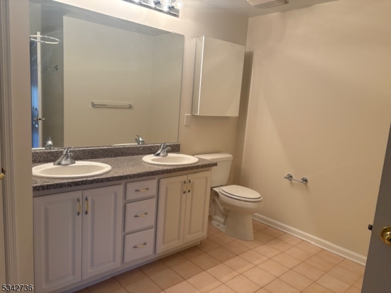 Rockaway Twp., New Jersey 07866, United States, 2 Bedrooms Bedrooms, ,2 BathroomsBathrooms,Residential,Active,84792
