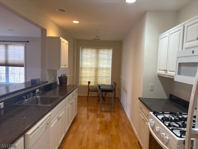 Rockaway Twp., New Jersey 07866, United States, 2 Bedrooms Bedrooms, ,2 BathroomsBathrooms,Residential,Active,84792