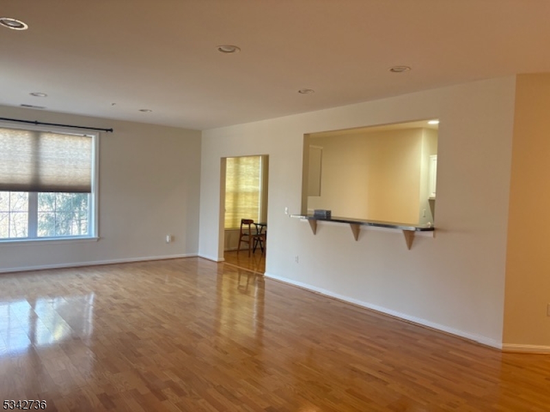 Rockaway Twp., New Jersey 07866, United States, 2 Bedrooms Bedrooms, ,2 BathroomsBathrooms,Residential,Active,84792