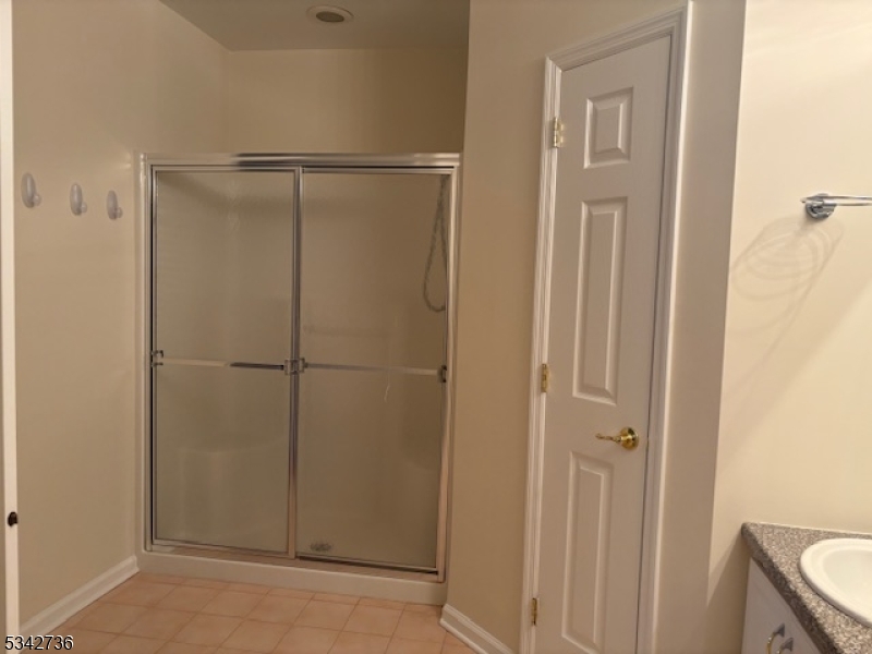 Rockaway Twp., New Jersey 07866, United States, 2 Bedrooms Bedrooms, ,2 BathroomsBathrooms,Residential,Active,84792