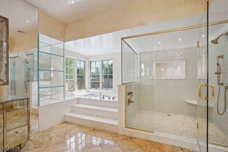 GOLF EDGE - Residential