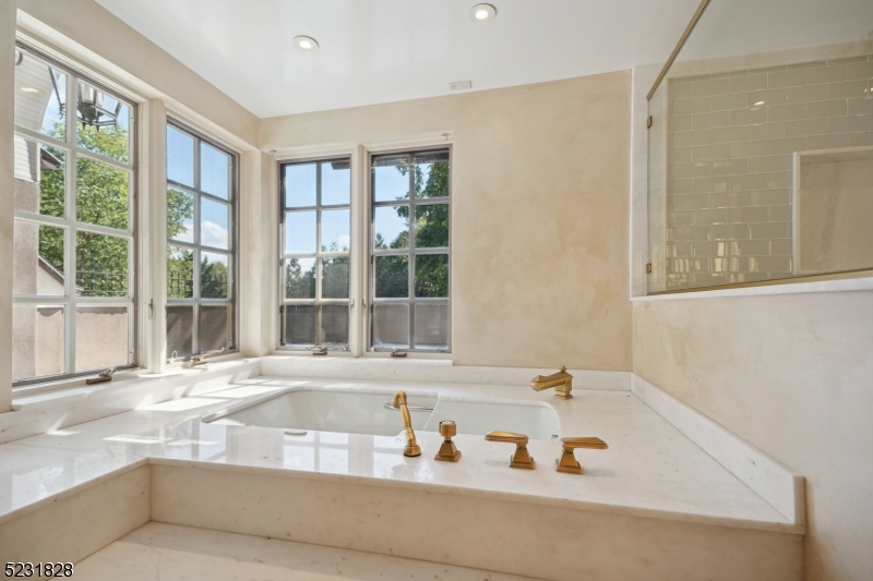 GOLF EDGE - Residential