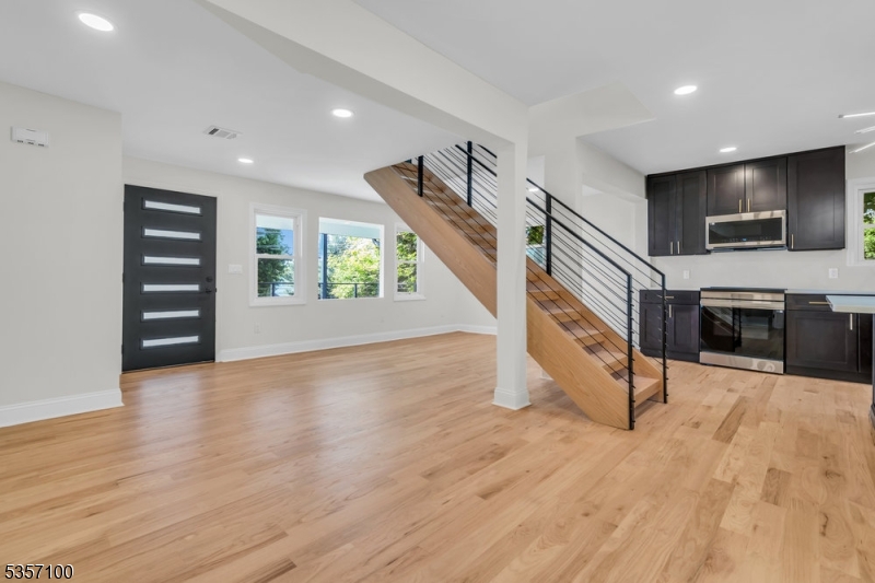 162 Lakeside Blvd