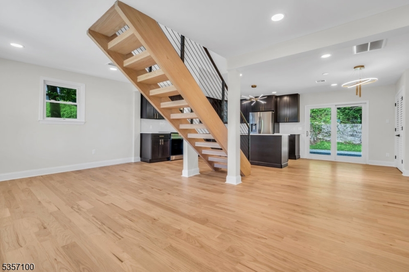 162 Lakeside Blvd