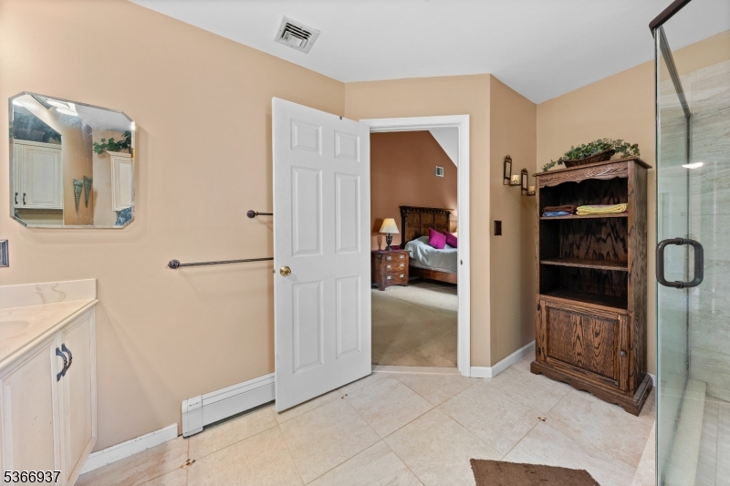 COUNTRY OAKS - Residential