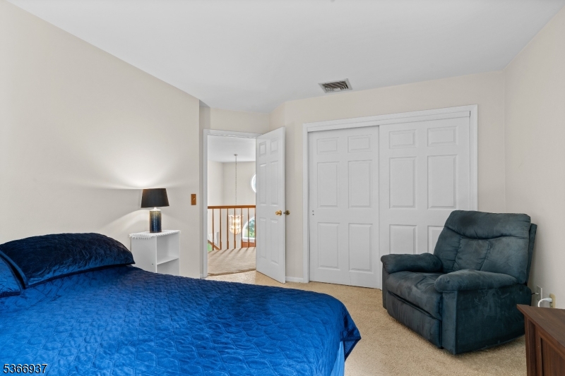 COUNTRY OAKS - Residential