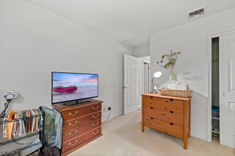 COUNTRY OAKS - Residential