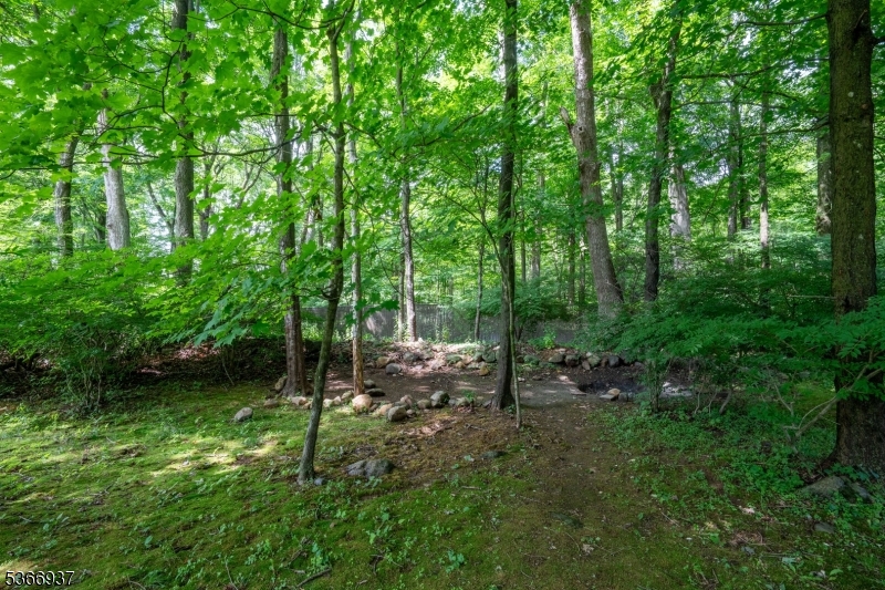 COUNTRY OAKS - Residential