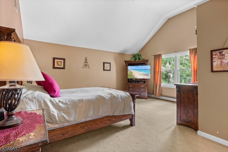 COUNTRY OAKS - Residential