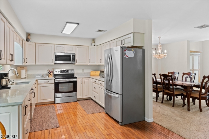 COUNTRY OAKS - Residential