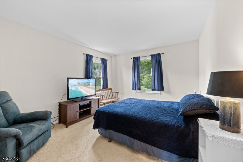 COUNTRY OAKS - Residential