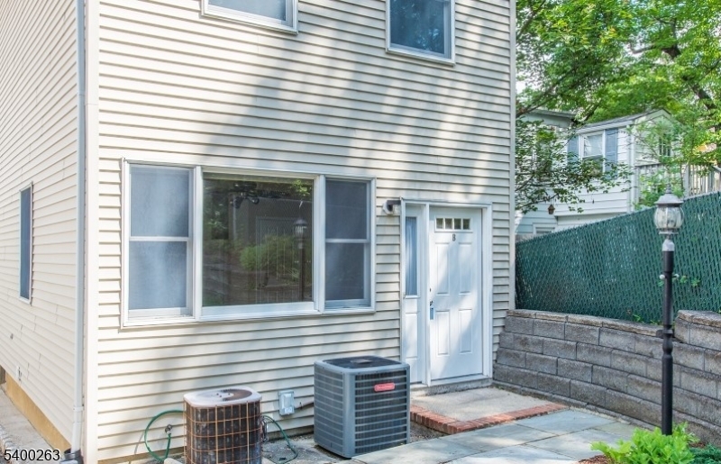 Apartment - Residential Lease