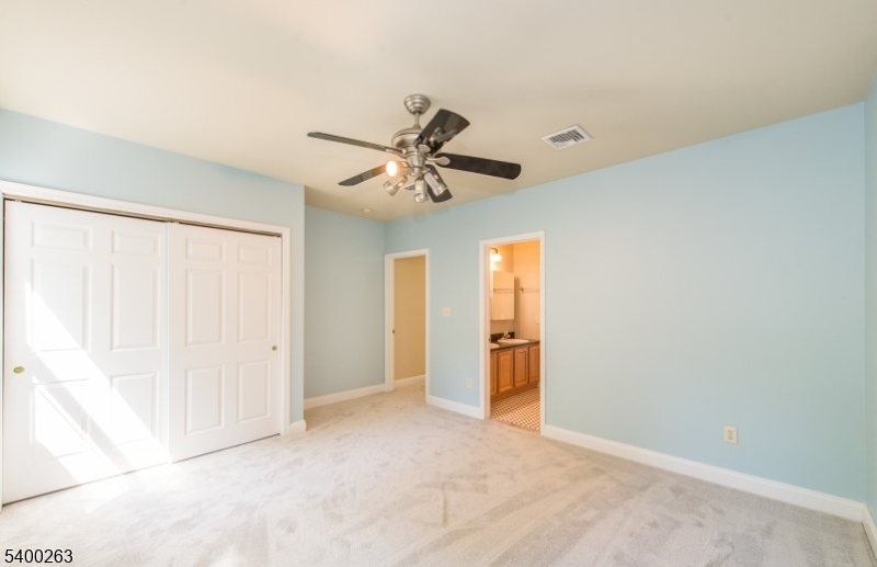 Apartment - Residential Lease