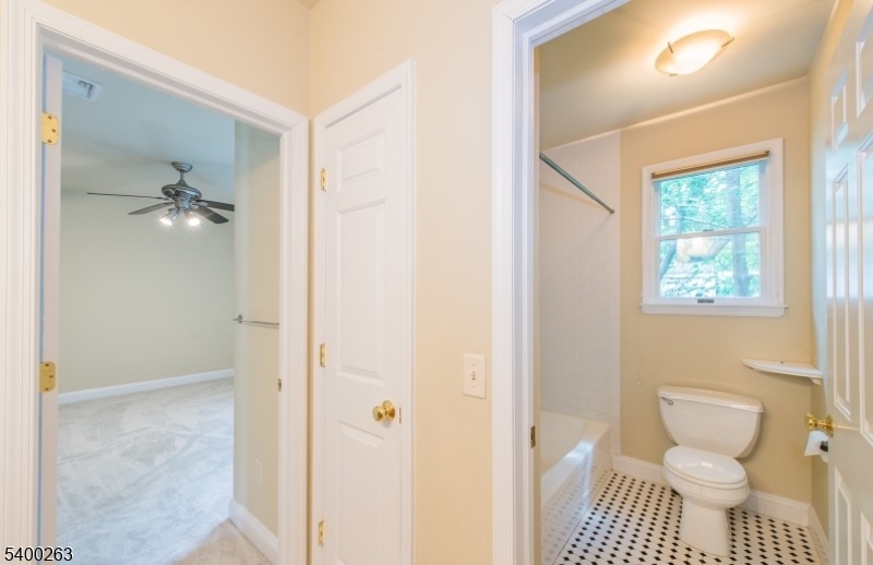 Apartment - Residential Lease