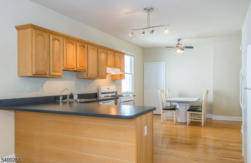 Apartment - Residential Lease