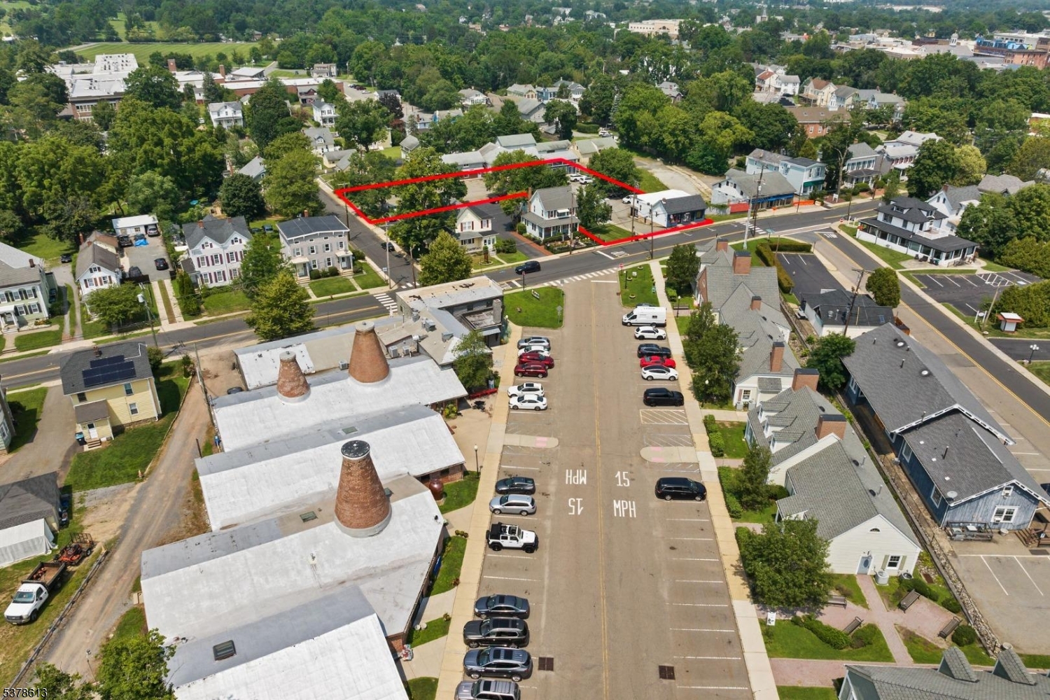 Main image without alt text