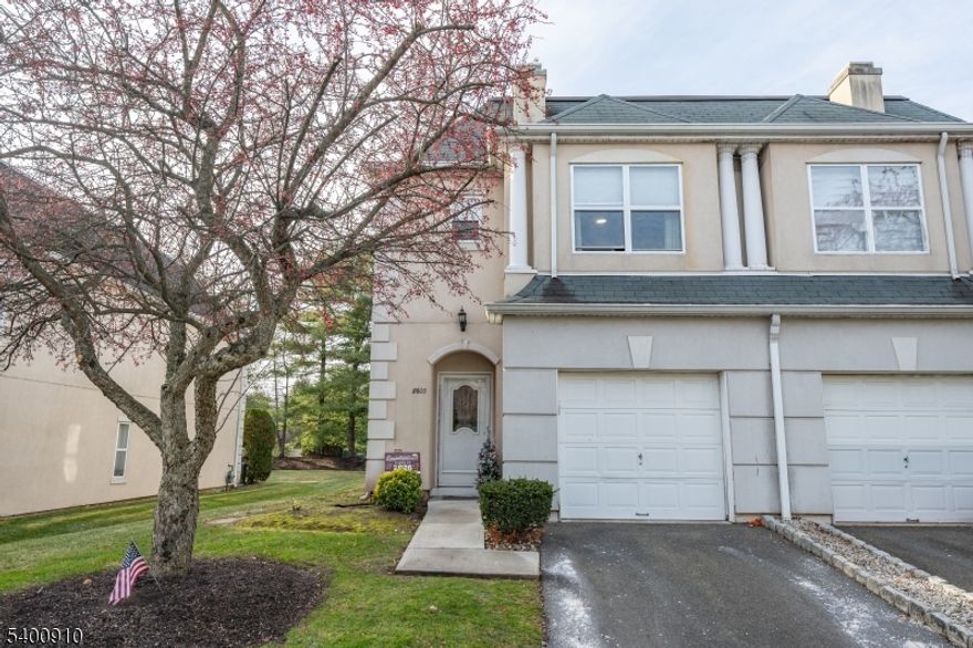 Beautiful end Unit in Brittany Chase! The kitchen offers a breakfast bar and opens to the dining area, as well as a living room with fireplace. The master bedroom suite features tray ceilings, huge walk in closet, and master bath with stall shower and tub. Enjoy community amenities such as tennis courts, club house and pool area!