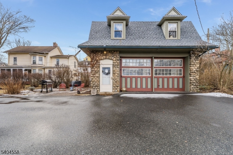 College - Residential Lease