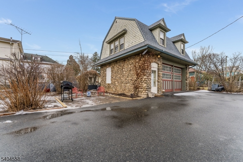 College - Residential Lease