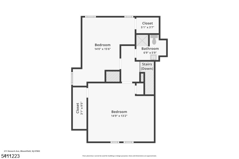 Main image without alt text