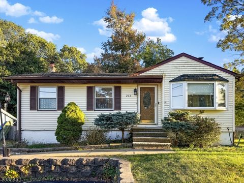 214 Durban Ave, Hopatcong Boro, NJ 07843 - #: 3999952