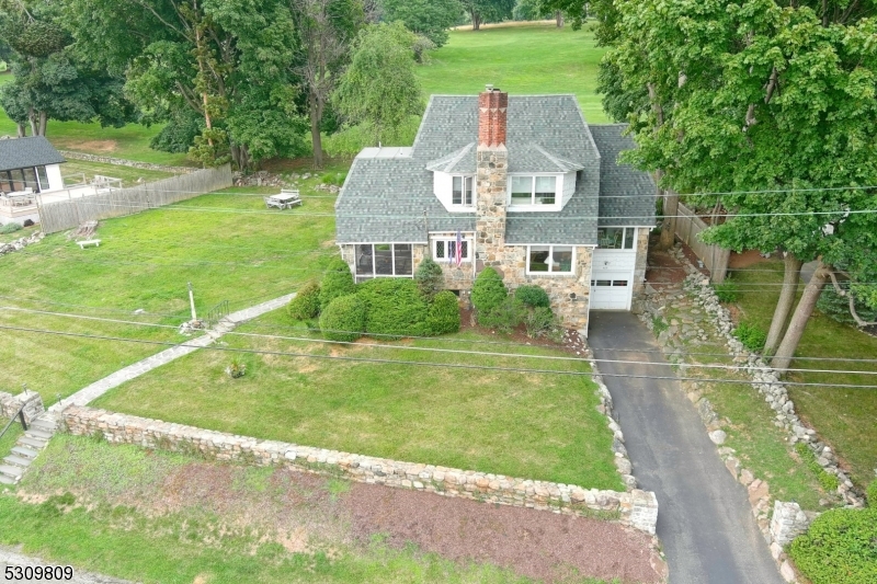 Photo 8 of 30 of 507 W Shore Trl house