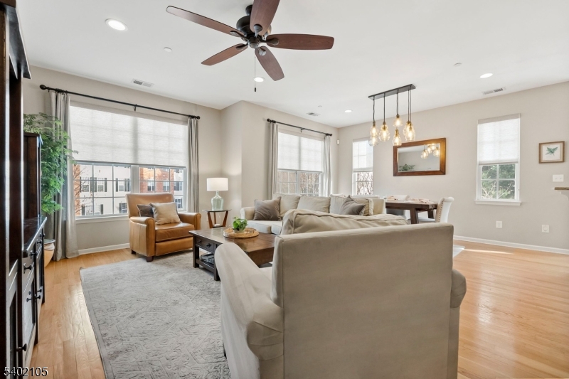 South Bound Brook Boro, New Jersey 08880, United States, 3 Bedrooms Bedrooms, ,3 BathroomsBathrooms,Residential,Active,257486