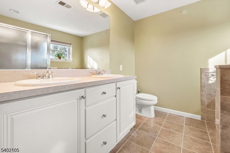 South Bound Brook Boro, New Jersey 08880, United States, 3 Bedrooms Bedrooms, ,3 BathroomsBathrooms,Residential,Active,257486