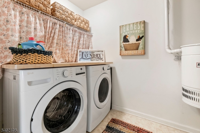 South Bound Brook Boro, New Jersey 08880, United States, 3 Bedrooms Bedrooms, ,3 BathroomsBathrooms,Residential,Active,257486