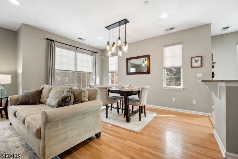 South Bound Brook Boro, New Jersey 08880, United States, 3 Bedrooms Bedrooms, ,3 BathroomsBathrooms,Residential,Active,257486