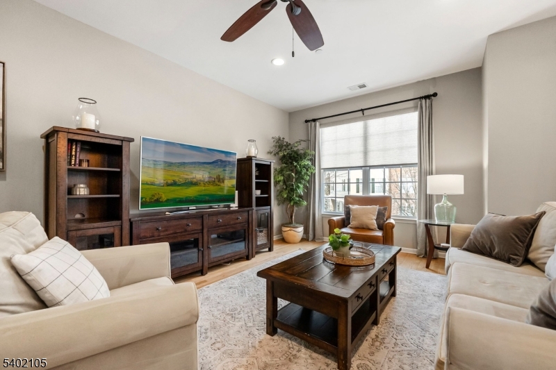 South Bound Brook Boro, New Jersey 08880, United States, 3 Bedrooms Bedrooms, ,3 BathroomsBathrooms,Residential,Active,257486