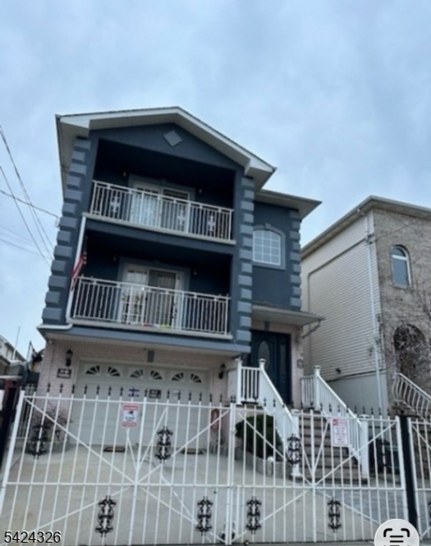 3 bedrooms and 2 full bathrooms in a newer style 2 family dwelling. Central Air and forced hot air. Master bedroom has 2 walk in closets and sliding door to a deck that leads to the backyard. laundry in the building. Heat /Gas is included. Just minutes to major highways public transportation and Goethels Bridge for easy commuting. Available June 1st.