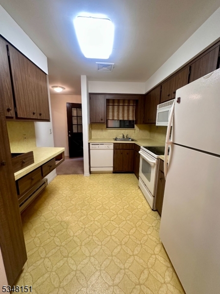 Clinton Twp., New Jersey 08801, United States, 1 Bedroom Bedrooms, ,1 BathroomBathrooms,Residential,Pending,100811